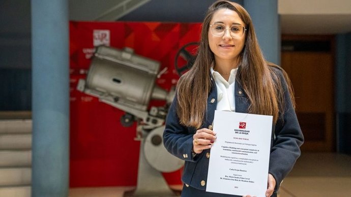 Carla Ovejas autora de la tesis