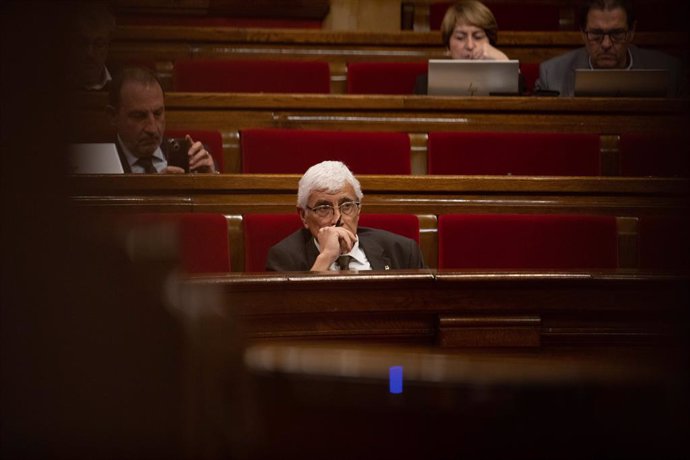 Archivo - El conseller de Salut, Manel Balcells, durant una sessió plenària al Parlament de Catalunya