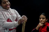 Nervios entre los niños de San Ildefonso en los ensayos del sorteo de Navidad: "Lo más difícil son los números cortos"