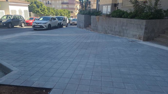 El área de Infraestructuras de Cort mejora la accesibilidad de las aceras de la calle Martí Boneo