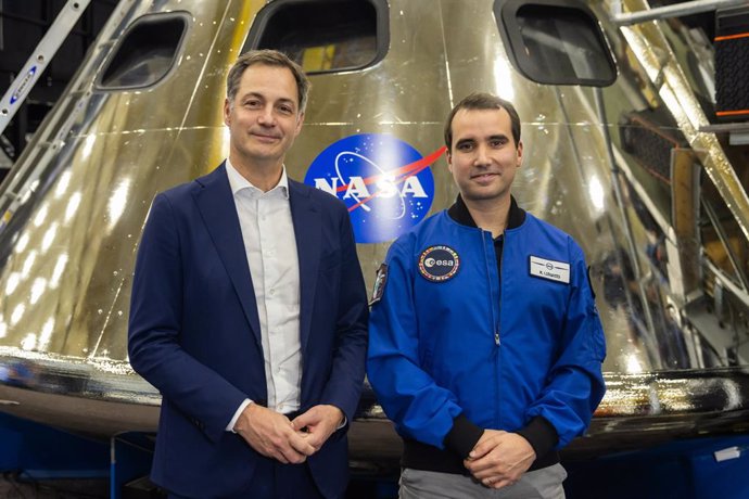 Prime Minister Alexander De Croo and Raphael Liegeois pictured during a visit to the NASA Lyndon B. Johnson Space Center in Houston, United States of America on Saturday 09 December 2023