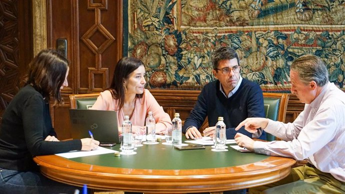 El 'president' de la Generalitat, Carlos Mazón, y la consellera de Hacienda, Economía y Administración Pública, Ruth Merino, se reúnen para preparar el Consejo de Política Fiscal y Financiera