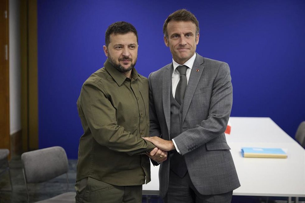 Archivo - Volodimir Zelenski y Emmanuel Macron 