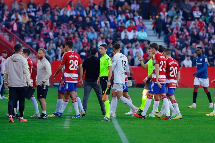 The referee decideixes to leave the pitch as the match was stopped due to health problems with a fan in the stadium during the Spanish league, La Lliga EA Sports, football match played between Granada CF and Athletic Club at Nou Els Carmenes stadium on 
