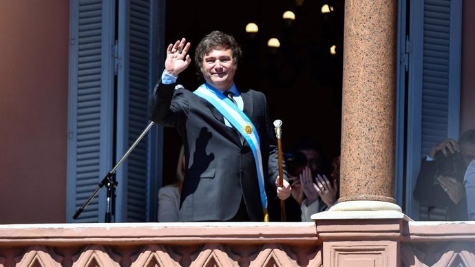 Javier Milei habló para los seguidores en el balcón de la Casa Rosada|.