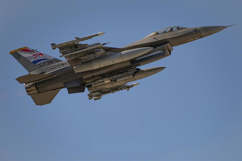Archivo - Un caza F-16 estadounidense en Corea del Sur