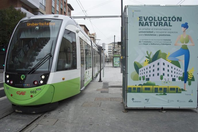Archivo -  tranvía de Vitoria 