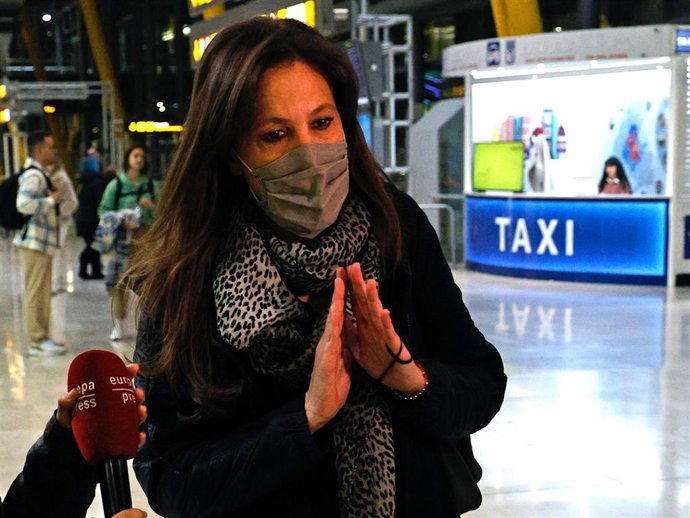 Yolanda González en el aeropuerto de Madrid