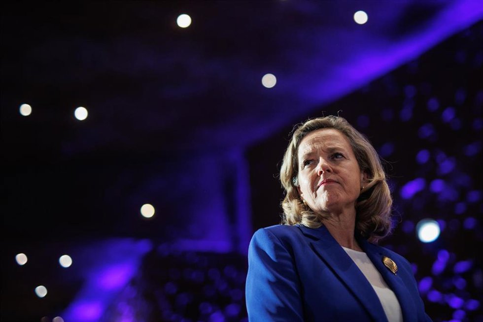 La vicepresidenta primera y Ministra de Economía, Comercio y Empresa, Nadia Calviño, durante la XIII edición de La Noche de la Economía, en CaixaForum, a 22 de noviembre de 2023, en Madrid (España).
