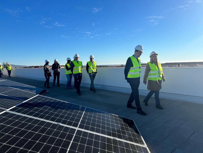 El consejero de Salud visita las obras del nuevo centro de salud de Corvera.