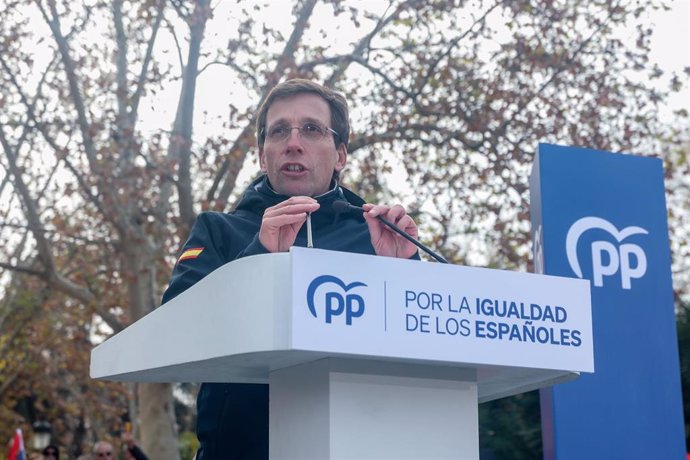 El alcalde de Madrid, José Luis Martínez-Almeida, interviene durante un acto del PP contra la amnistía