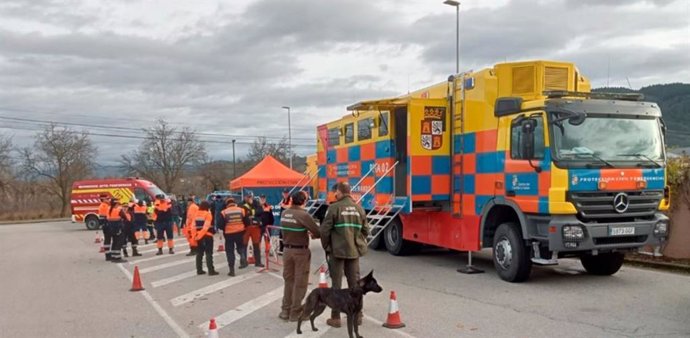 Efectivos de búsqueda junto al Puesto de Mando Avanzado.