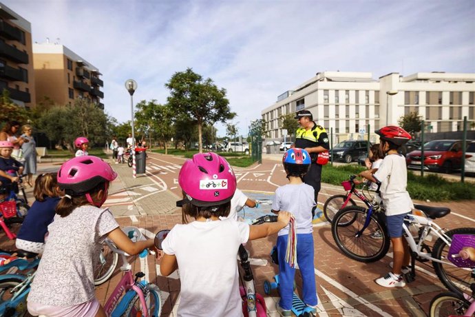 Cursos de educación vial con escolares en Mairena del Aljarafe, en Sevilla.