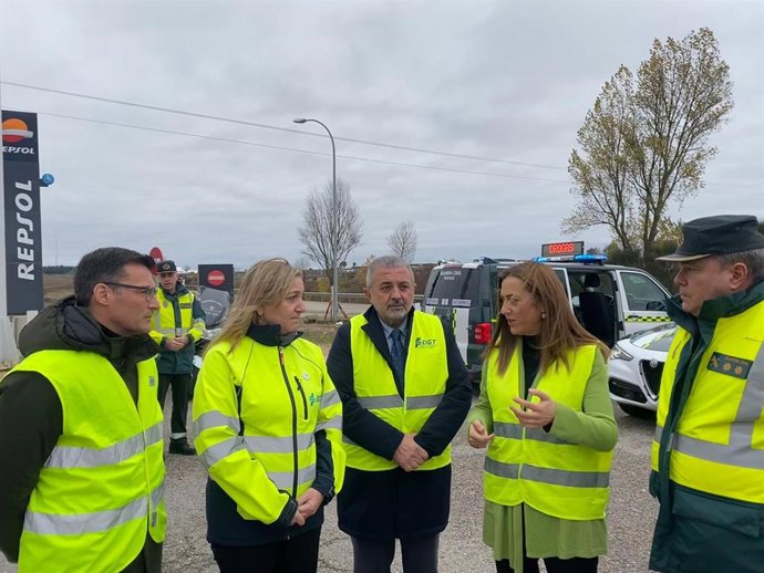 Castilla y León incrementará los controles de alcohol y drogas en carreteras durante la campaña navideña .