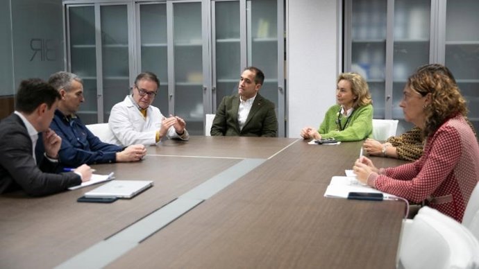 La consejera de Salud y Políticas Sociales, María Martín, se reúne con investigadores del CIBIR y la Universidad de La Rioja