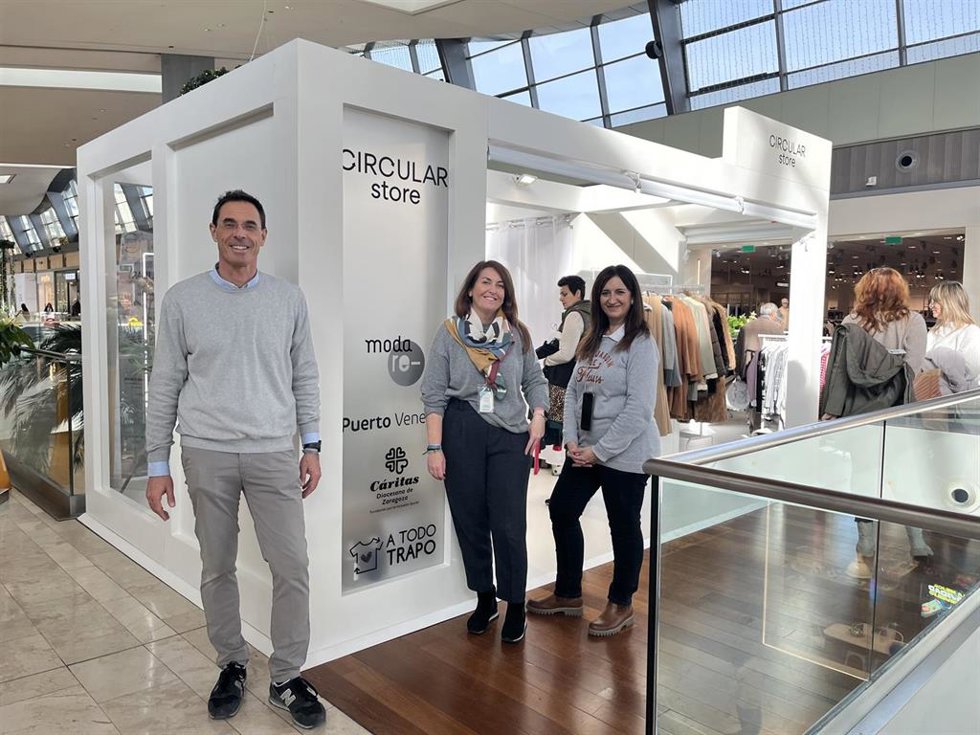 Puerto Venecia y 'A Todo Trapo' abren la primera tienda de ropa de segunda oportunidad