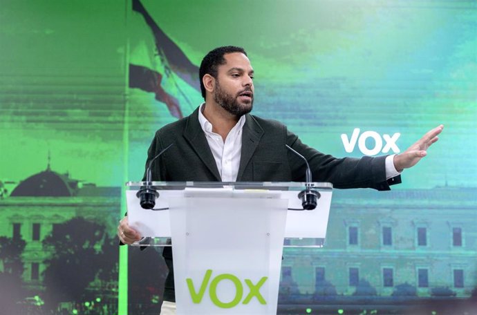 El secretario general de Vox, Ignacio Garriga durante una rueda de prensa 