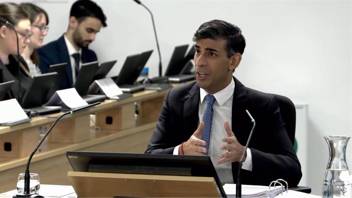 Rishi Sunak, primer ministro de Reino Unido, comparece ante la comisión que investiga la gestión política de la pandemia de COVID-19