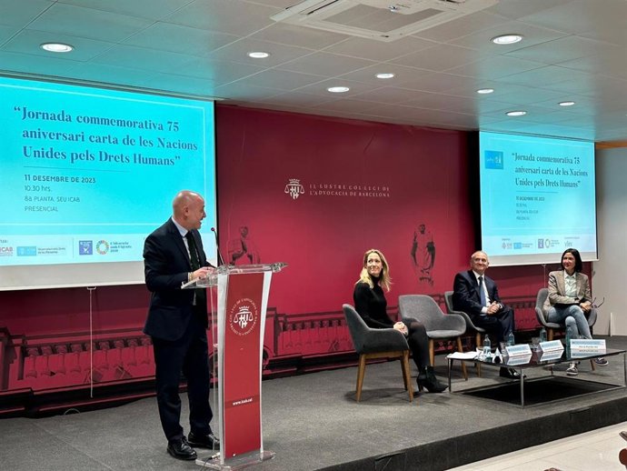 El delegado del Gobierno en Catalunya Carlos Prieto interviene en una jornada del Icab con motivo del 75 aniversario de la Declaración Universal de los Derechos Humanos. En Barcelona el 11 de diciembre de 2023.