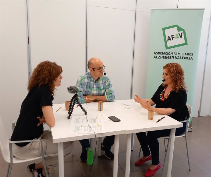 AFAV lanza un podcast para divulgar información, consejos y recursos para familias y cuidadoras de personas con alzhéimer