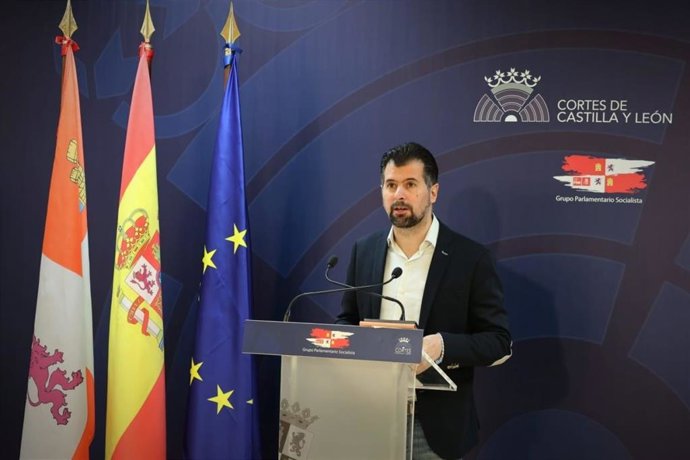 Luis Tudanca comparece en rueda de prensa en las Cortes de Castilla y León
