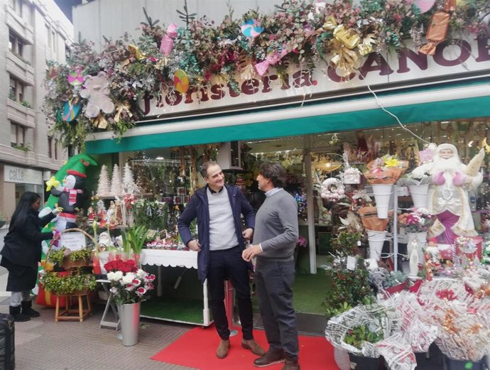 Unos 700 comercios, el doble que el año pasado, se adhieren a la campaña de decoración navideña de Logroño