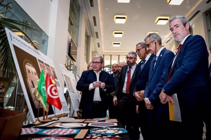 La exposición 'Paseo Matemático al-Ándalus' de la Fundación Descubre viaja a Túnez .