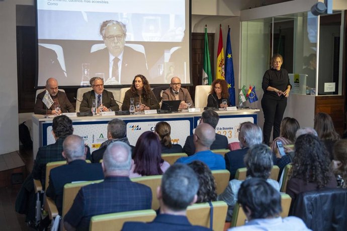El presidente de la Diputación de Córdoba, Salvador Fuentes (segundo por la izda.), en el Congreso de Cermis Autonómicos.