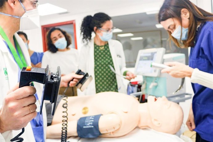 Archivo - Personal sanitario en Andalucía. (Foto de archivo y de recurso).