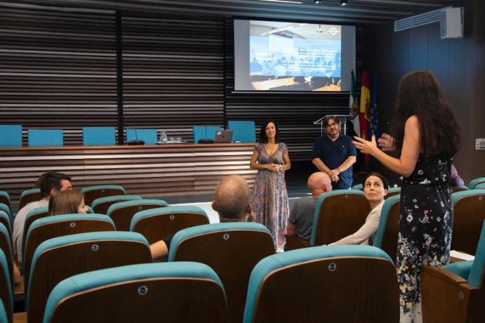 Una de las reuniones que se han mantenido con los impulsores de los proyectos