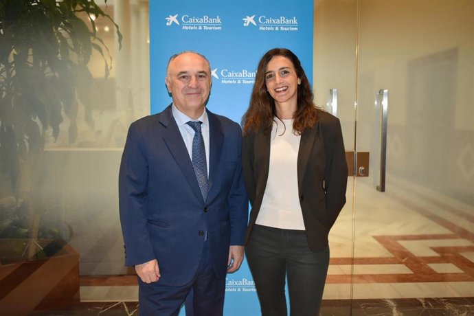 Juan Ignacio Zafra, director territorial en Andalucía, y Andrea Martínez Rojas-Marcos.