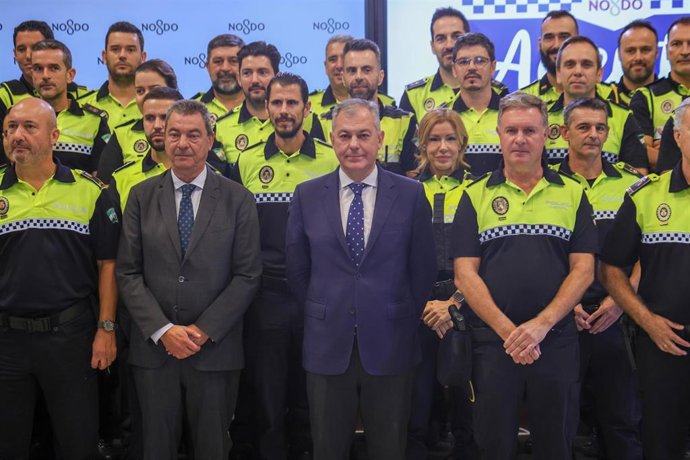 Archivo - El alcalde de Sevilla, José Luis Sanz, en la presentación de la figura agente-tutor dentro de la Policía Local.