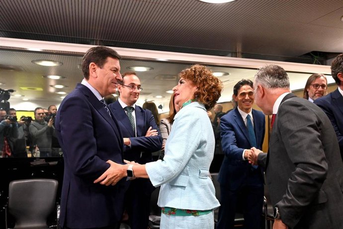 Carriedo saluda a Montero al inicio del CPFF