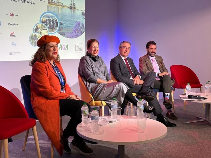 El presidente de la Diputación de Málaga, Francisco Salado, ha elogiado el papel de los guías turísticos durante su intervención en la asamblea de la Confederación Española de Fedeeraciones y Asociaciones de Guías de Turismo.