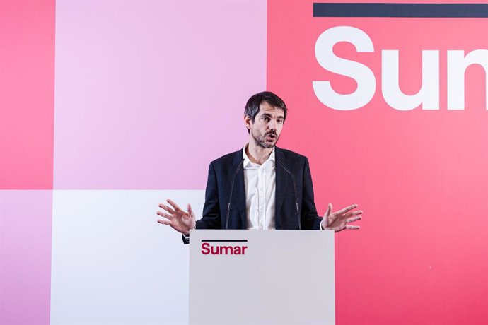 El portaveu de Sumar, Ernest Urtasun, durant una roda de premsa, a l'Espai Rastre, a 4 de desembre de 2023, a Madrid (Espanya). 