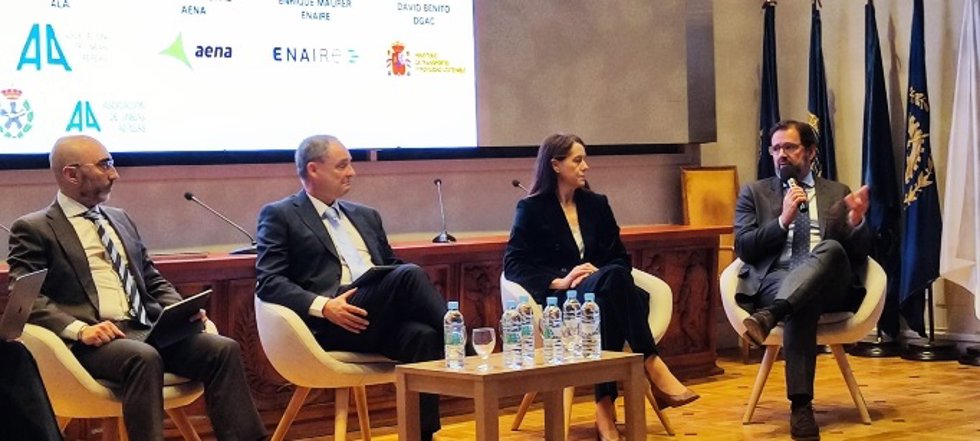 El presidente de ALA, Javier Gándara, en su intervención en la III Cumbre del Clima organizada por ALA, COIAE y la Escuela Técnica Superior de Ingeniería Aeronáutica y del Espacio (ETSIAE).
