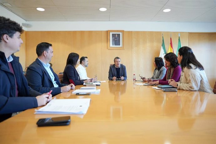 Javier Fernández con su equipo de Gobierno