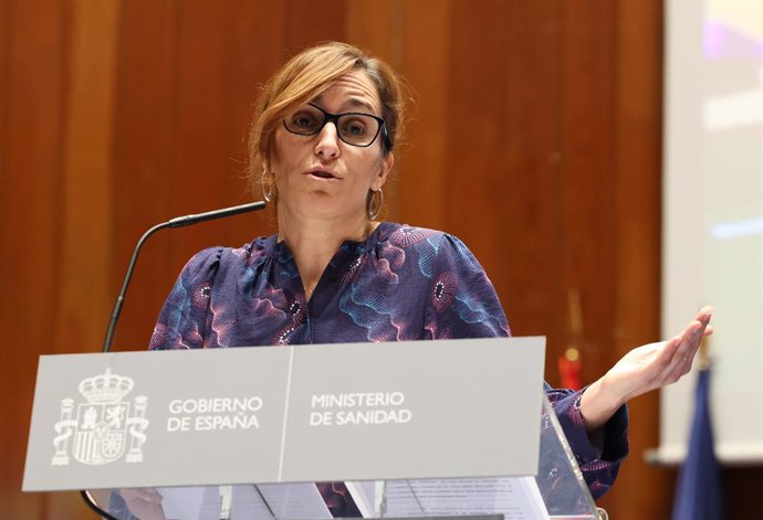 La ministra de Sanidad, Mónica García, interviene durante el acto público de presentación de los integrantes de su gabinete, en el ministerio de Sanidad, a 11 de diciembre de 2023, en Madrid (España). Durante el acto, la ministra de Sanidad, ha presenta