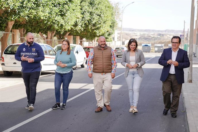 Visita a las obras para renovación de calles en Benahadux (Almería).