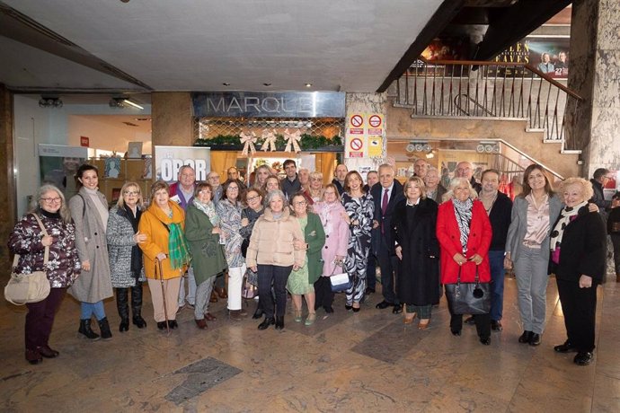 La alcaldesa de Zaragoza, Nataila Chueca, ha visitado la tienda de Ayuda en Acción