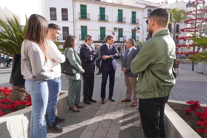 El delegado del Gobierno de España en Andalucía, Pedro Fernández, ha visitado este lunes el municipio malagueño de Álora