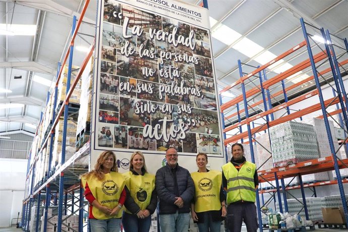La vicesecretaria de Sociedad del Bienestar, Inclusión Social, Igualdad y Familias, Lucía Yeves, visita Bancosol y realiza tareas de voluntariado dentro de las actividades del Diciembre Solidario de la formación