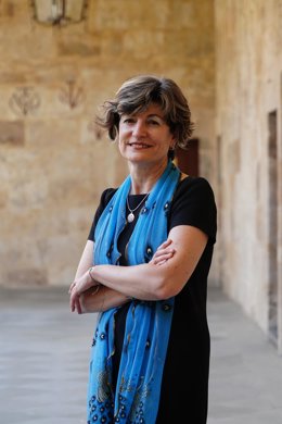 Archivo - La poeta M Ángeles Pérez López presenta el jueves en Olmedo el 'Libro mediterráneo de los muertos' .