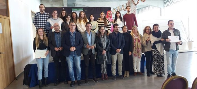 La Junta entrega a una quincena de alumnos los certificados del programa de Empleo y Formación en Barbate