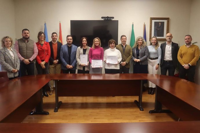 El Ayuntamiento destaca que son unas cuentas comprometidas con el empleo, las grandes infraestructuras y las necesidades de los barrios, el patrimonio y la sostenibilidad, que garantizan los servicios públicos y respaldan a los colectivos más vulnerable