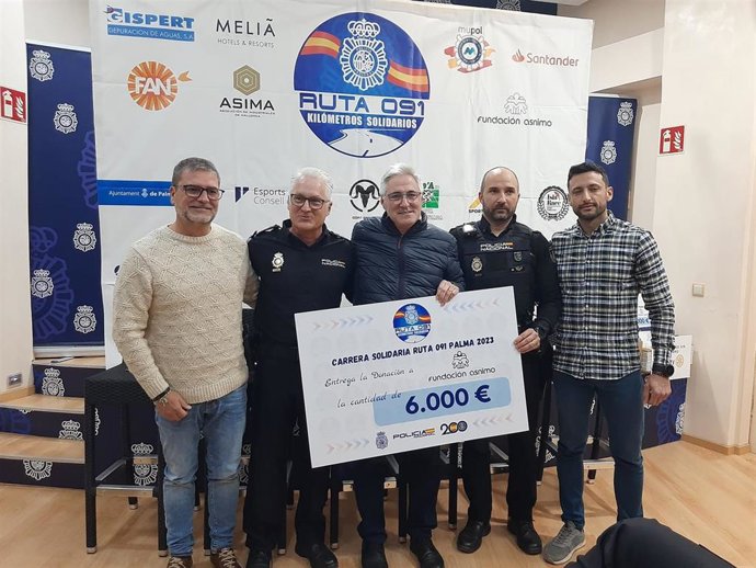 Policía Nacional entrega a la Fundación Asnimo los 6.000 euros recaudados en la carrera 'Ruta 091'