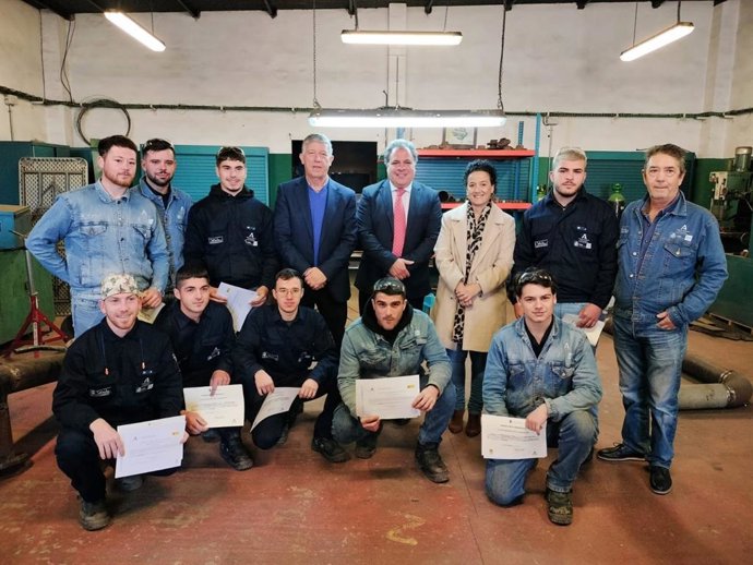 El delegado de Empleo, Empresa y Trabajo Autónomo de la Junta en Huelva, Juan Carlos Duarte, en la entrega de diplomas.