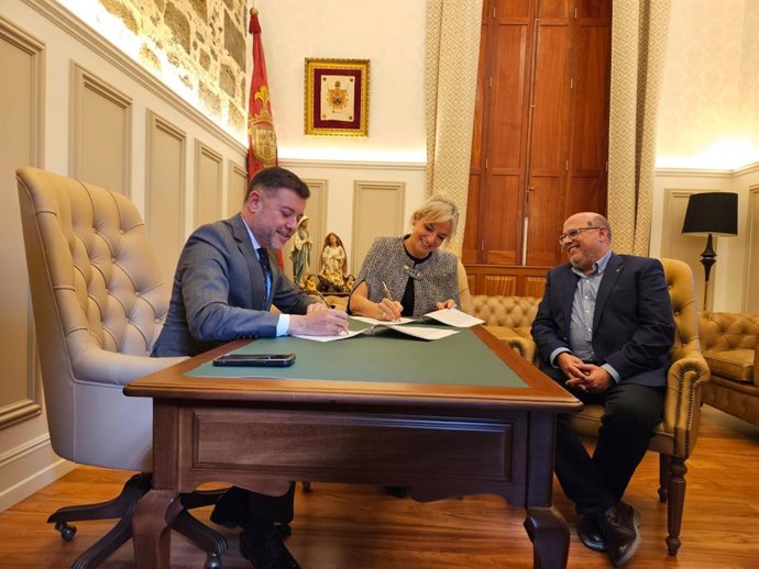 El alcalde de Gáldar y la consejera de Sanidad del Gobierno de Canarias firman un convenio