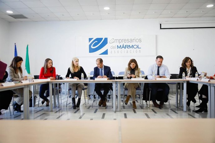 Reunión entre representantes de la Junta de Andalucía y Aema.