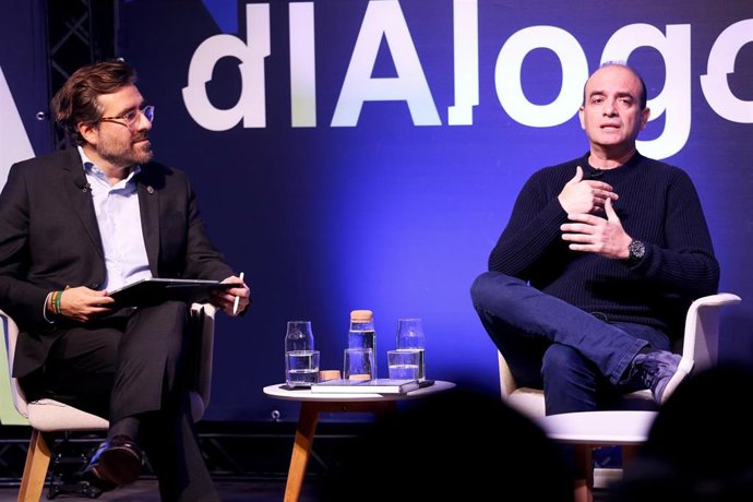 Emiliano Blasco, vicerrector de Planificación Estratégica y Cultura Digital de la Universidad CEU San Pablo; y Omar Hatamleh, asesor principal de Inteligencia Artificial e Innovación en el Goddard Space Flight Center y líder de la Estrategia de Tecnolog